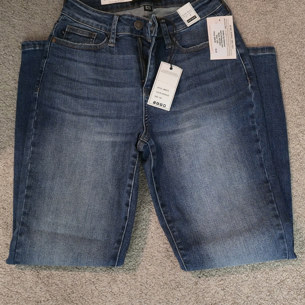 Judy Blue Mid-Wash Ankle Jeans